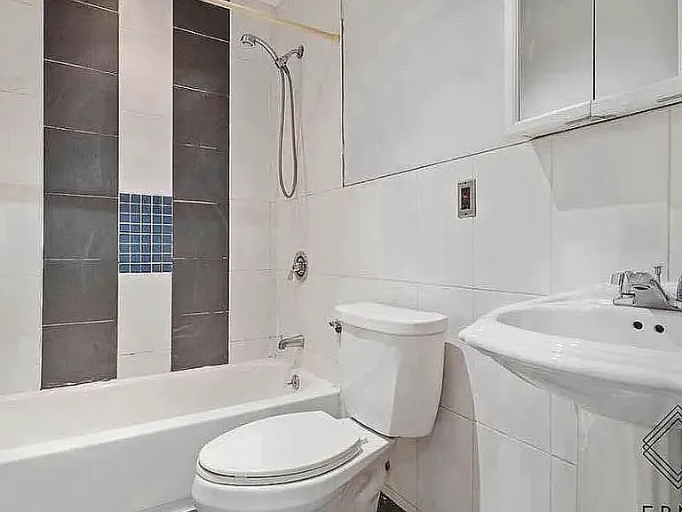 913 Saint Johns Pl #3A — Photo 4