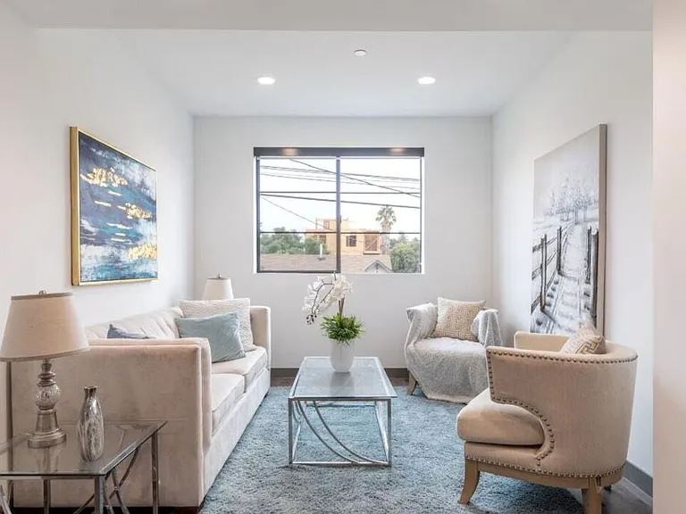 552 N Hobart Blvd #208 — Photo 5