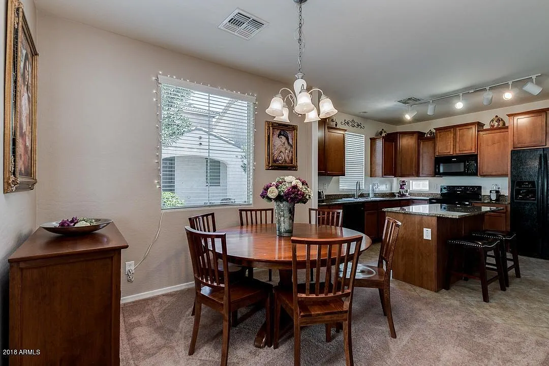 3 bed, 1418 sqft, $2,300 — Photo 1