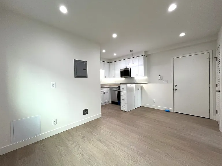 1734 Barry Ave #2 — Photo 2
