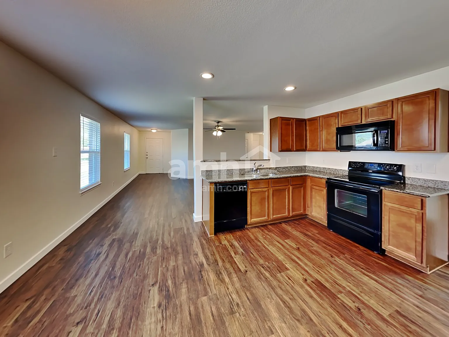 3 bed, 2.0 bath, 1527 sqft, $1,915 — Photo 3