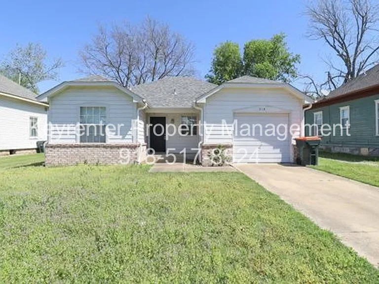 318 E Will Rogers Blvd — Photo 1