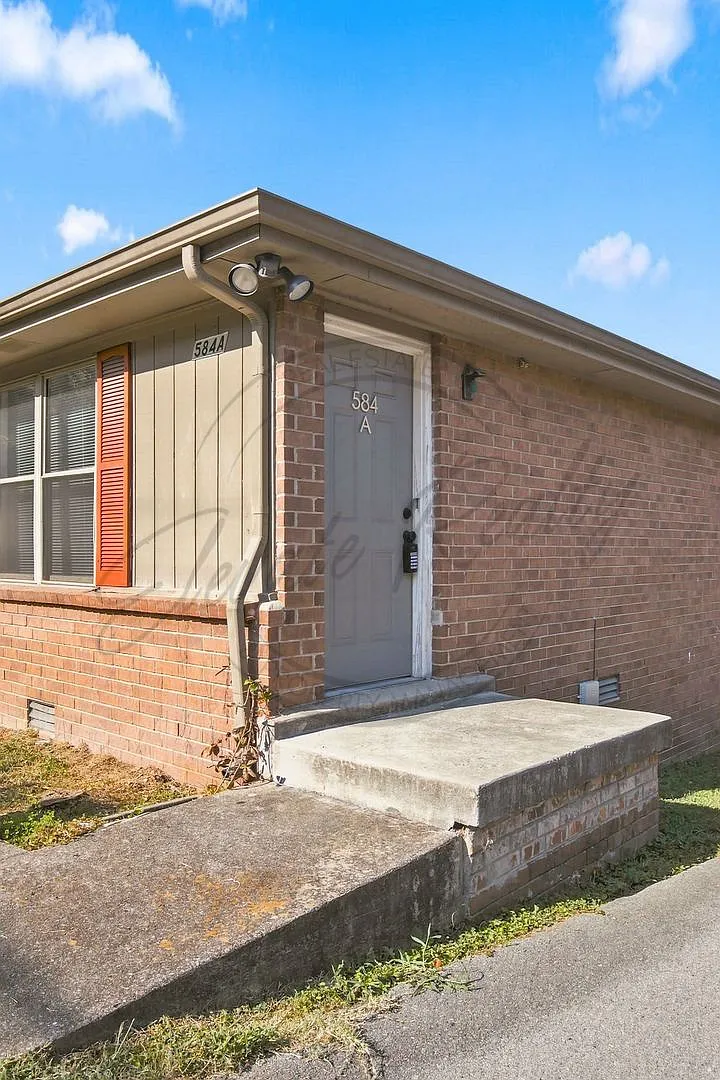 Two Bedroom Duplex in Hermitage with Back Deck! — Photo 2
