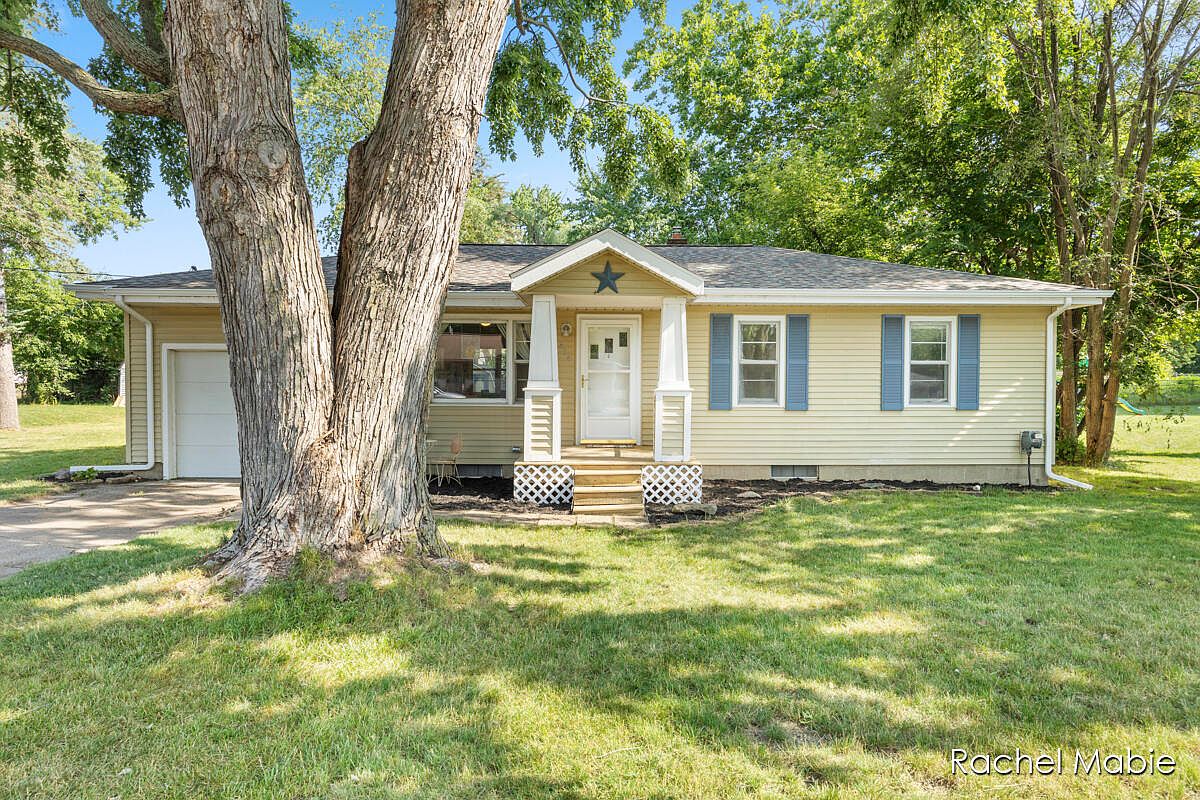 414 Thornton St, Middleville, MI 49333 Zillow