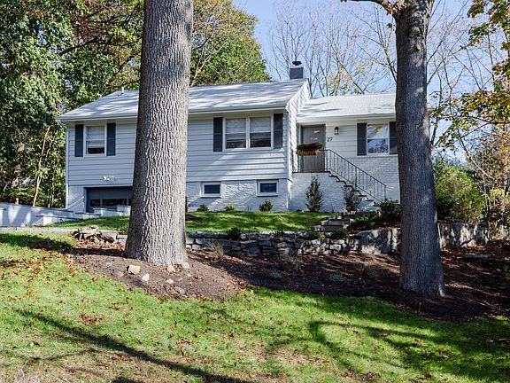3rd image of 27 Eastern Dr