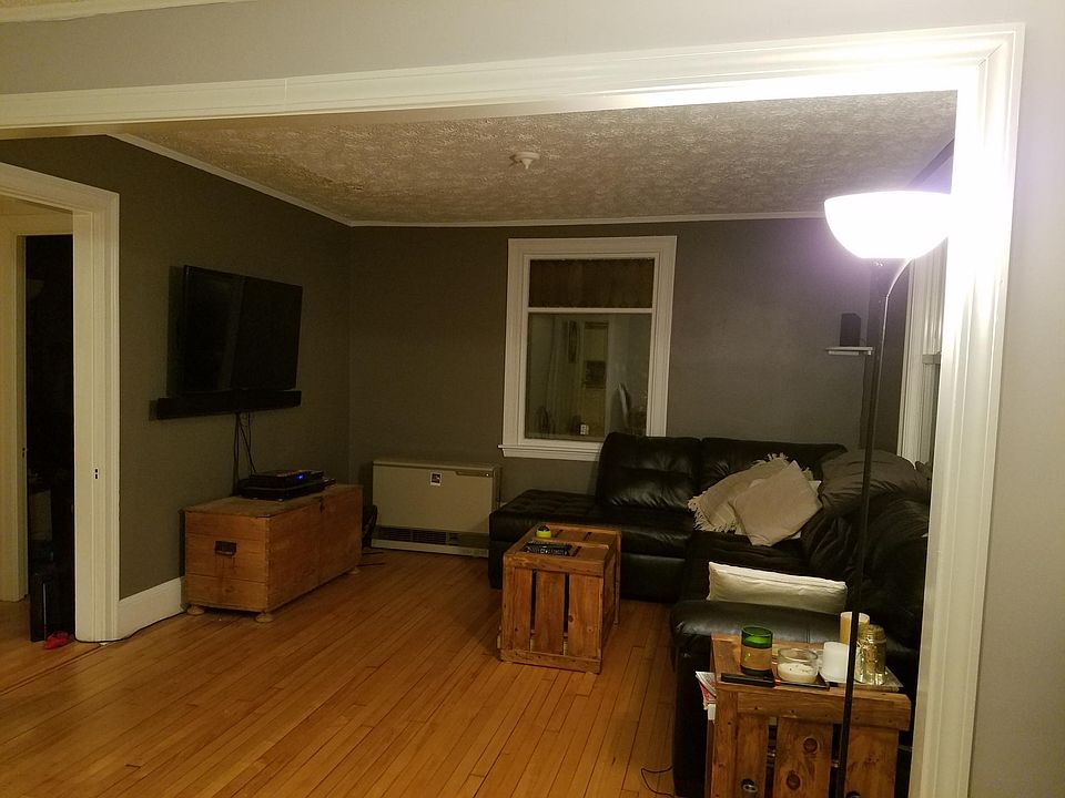 Spacious living room