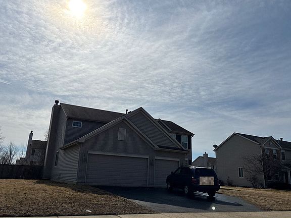 3rd image of 822 Hampton Ln