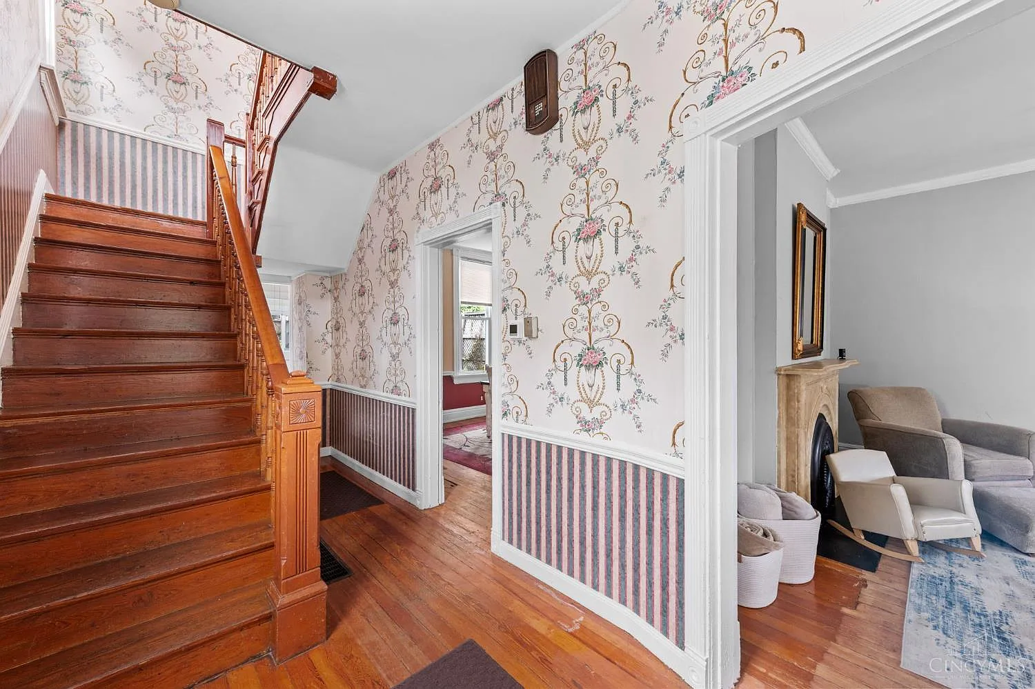 3 bed, 1.0 bath, 1937 sqft, $2,500 — Photo 4