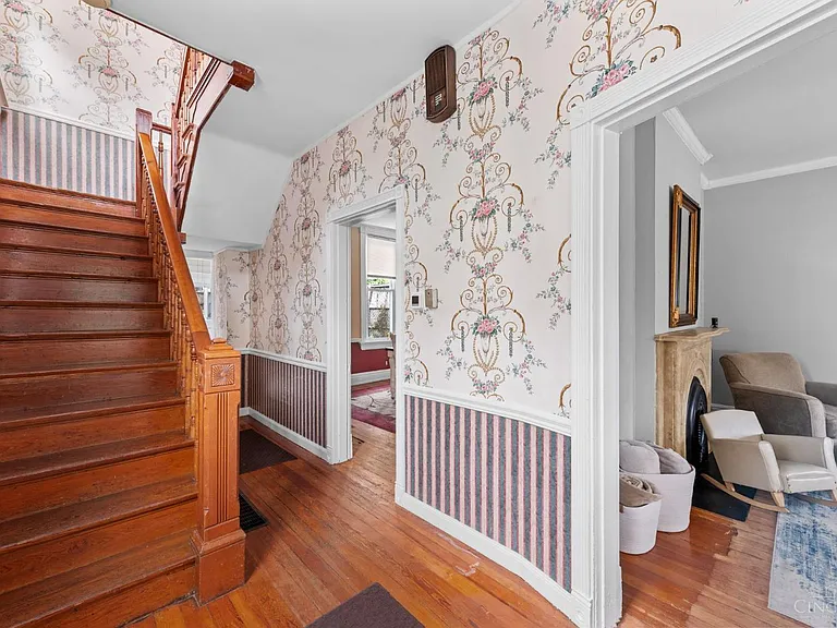 3847 Burwood Ave — Photo 4