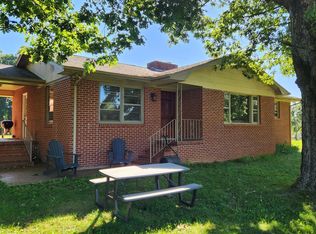 1448 Old Spartanburg Rd, Hendersonville, NC 28792