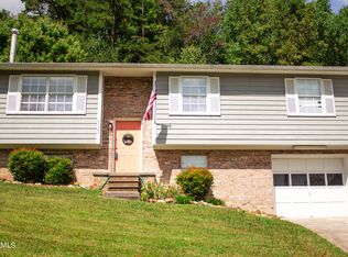 6720 Bay Circle Dr, Knoxville, TN 37918