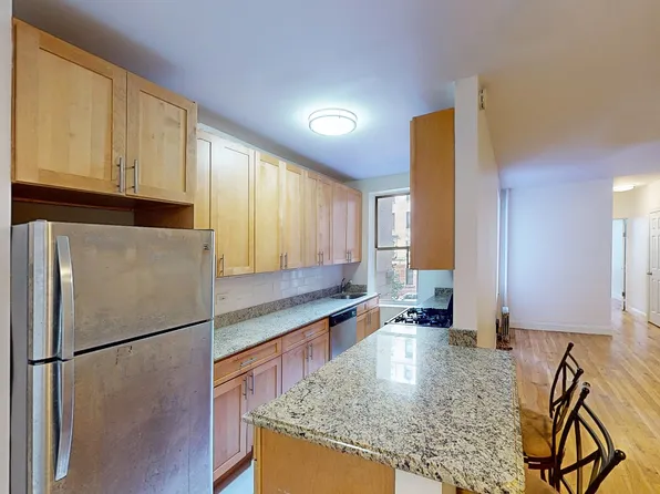 811 Walton Avenue image 3 of 9