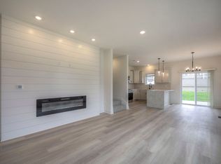 22922 W 72nd Ter, Lenexa, KS 66227