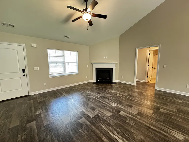 232 Westfield Dr — Photo 2