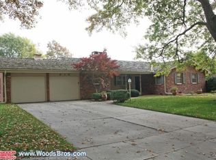 410 Lakewood Dr, Lincoln, NE 68510