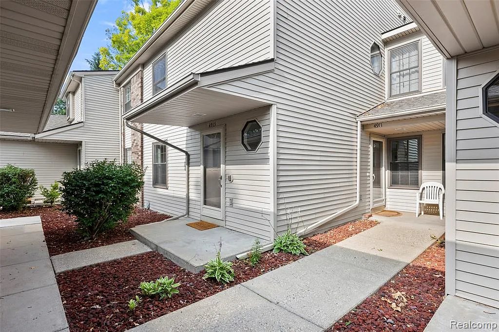 2 bed, 2.0 bath, 1300 sqft, $1,950 — Photo 1