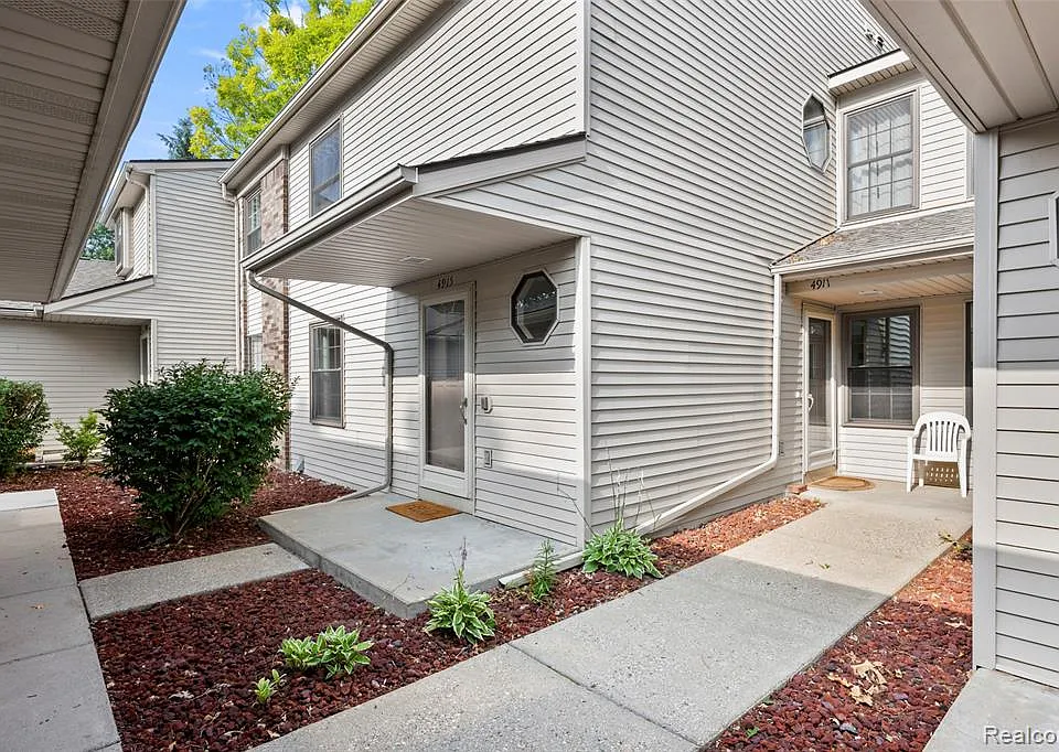 4911 Oak Hill Dr #3