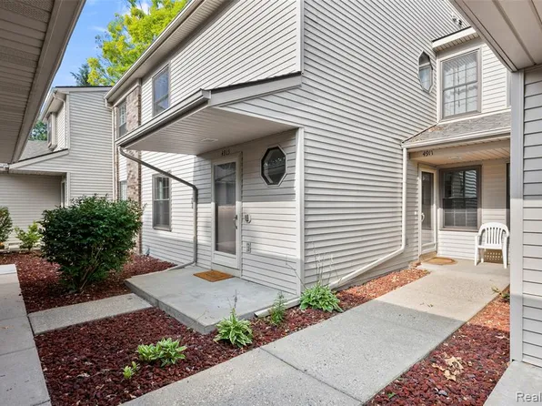 4911 Oak Hill Dr #3, Waterford, MI 48329