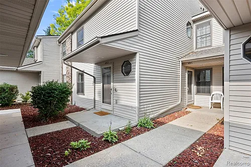 4911 Oak Hill Dr #3 Photo 1