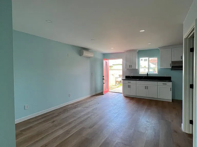 1688 E Plymouth St — Photo 3