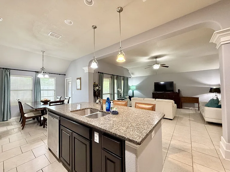 2109 Cardinales Ln — Photo 17
