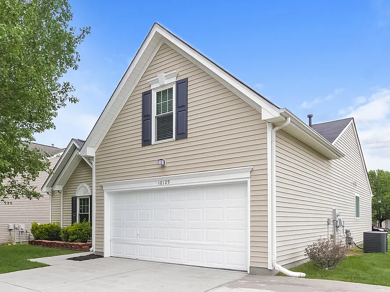 10129 Green Hedge Ave — Photo 4