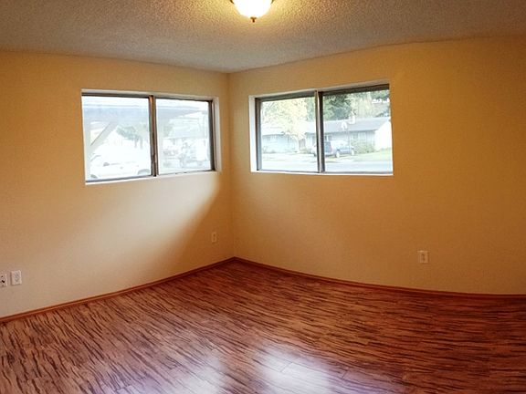 5th image of 806 Evergreen Dr