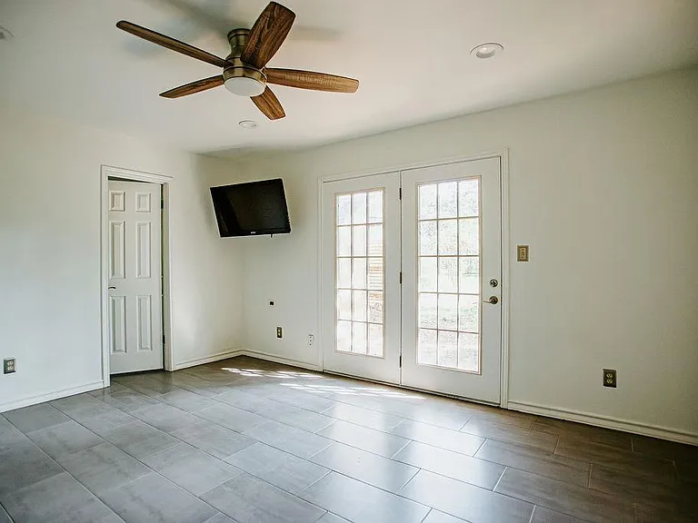 204 E Lakeshore Dr — Photo 16