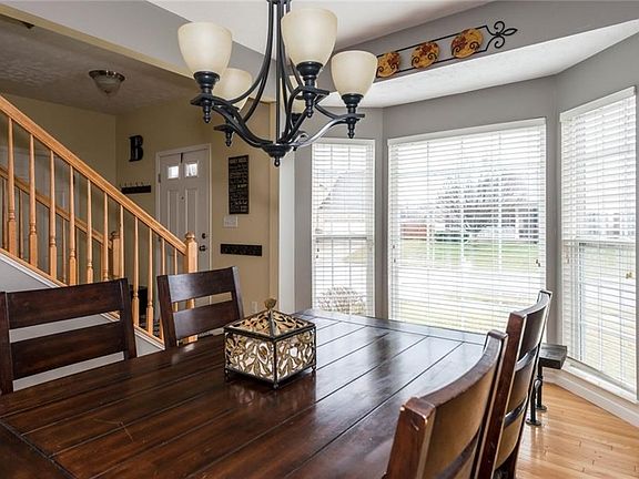 4th image of 2342 Featherston Dr