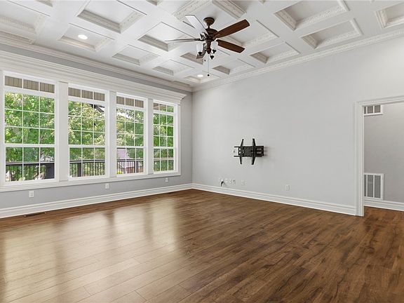 4th image of 304 SW Duke Ave