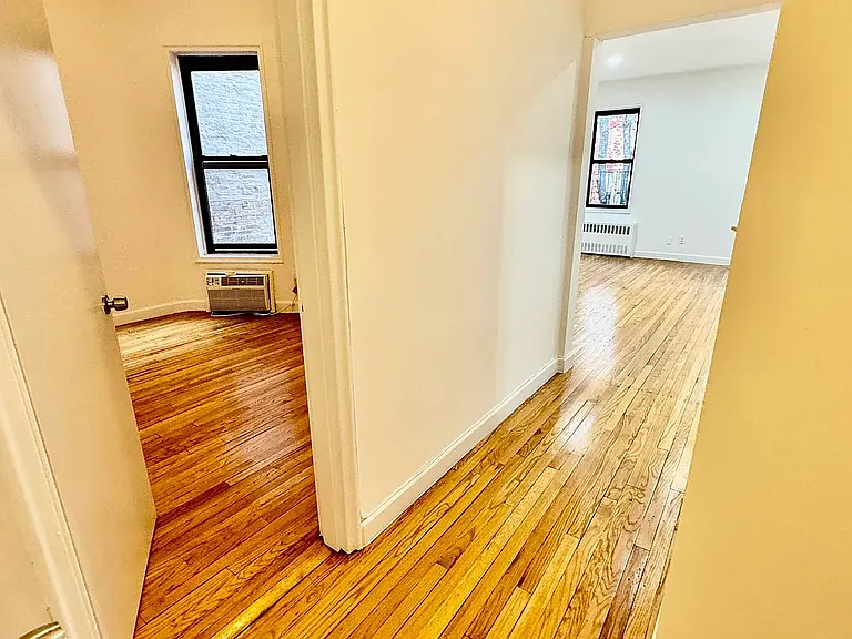 321 E 66th St #4D — Photo 5