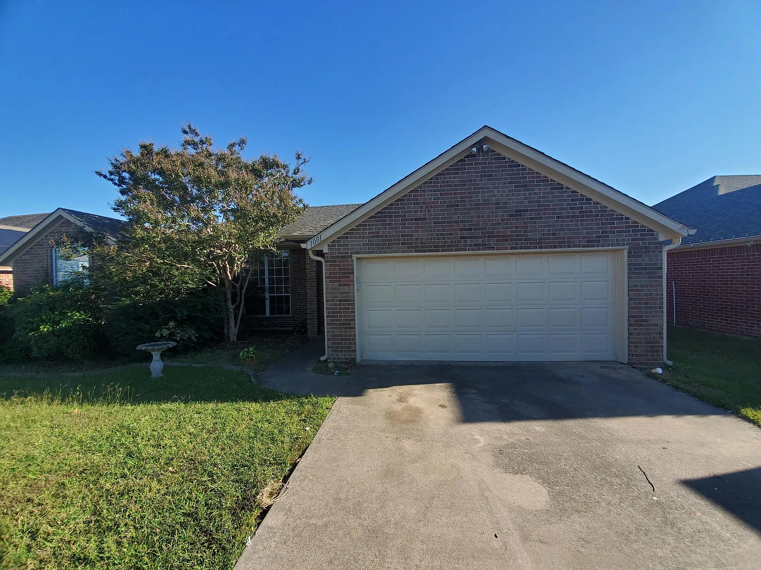 1001 Brookhaven Dr — Photo 2