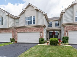 738 Riding Ln, Saint Charles, IL 60174