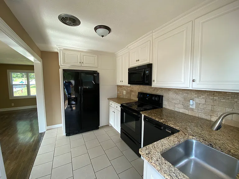 1429 Grand Ave — Photo 8