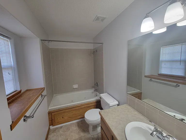 408 E Berry Ave — Photo 7