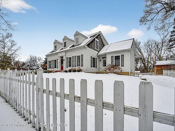 3rd image of 715 Audubon Rd