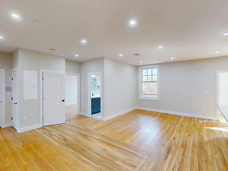 145 Sutherland Rd #3 — Photo 11