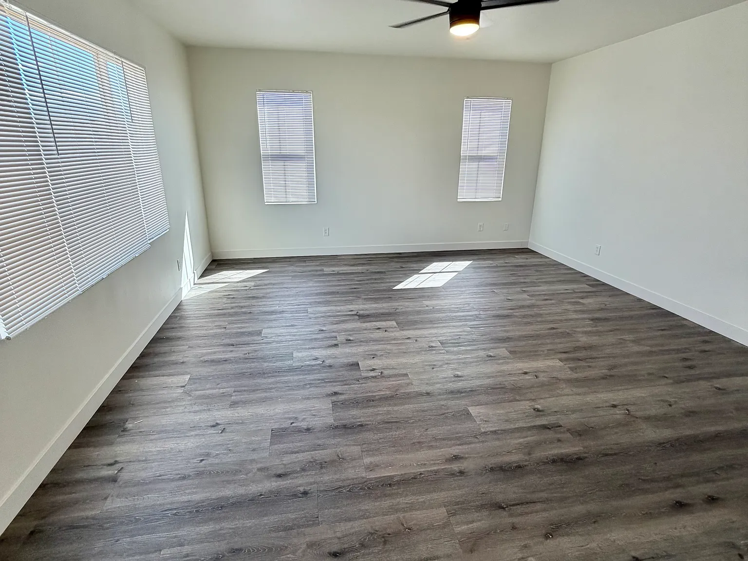 5 bed, 3283 sqft, $3,100 — Photo 4