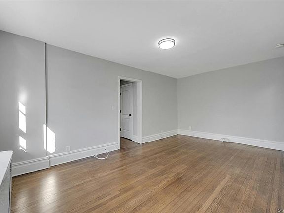5th image of 10 Oakridge Pl APT 5A