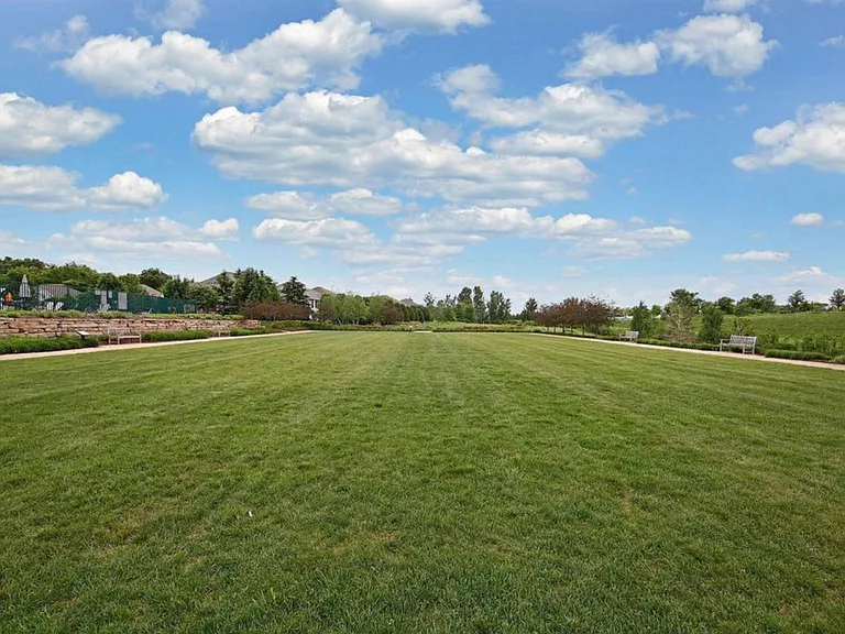11023 Oak Grove Cir — Photo 29