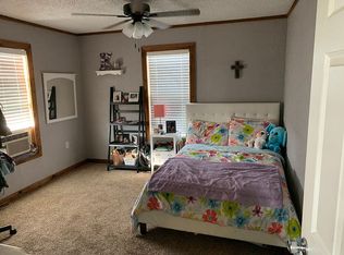 198 Garza Ln, Martindale, TX 78655