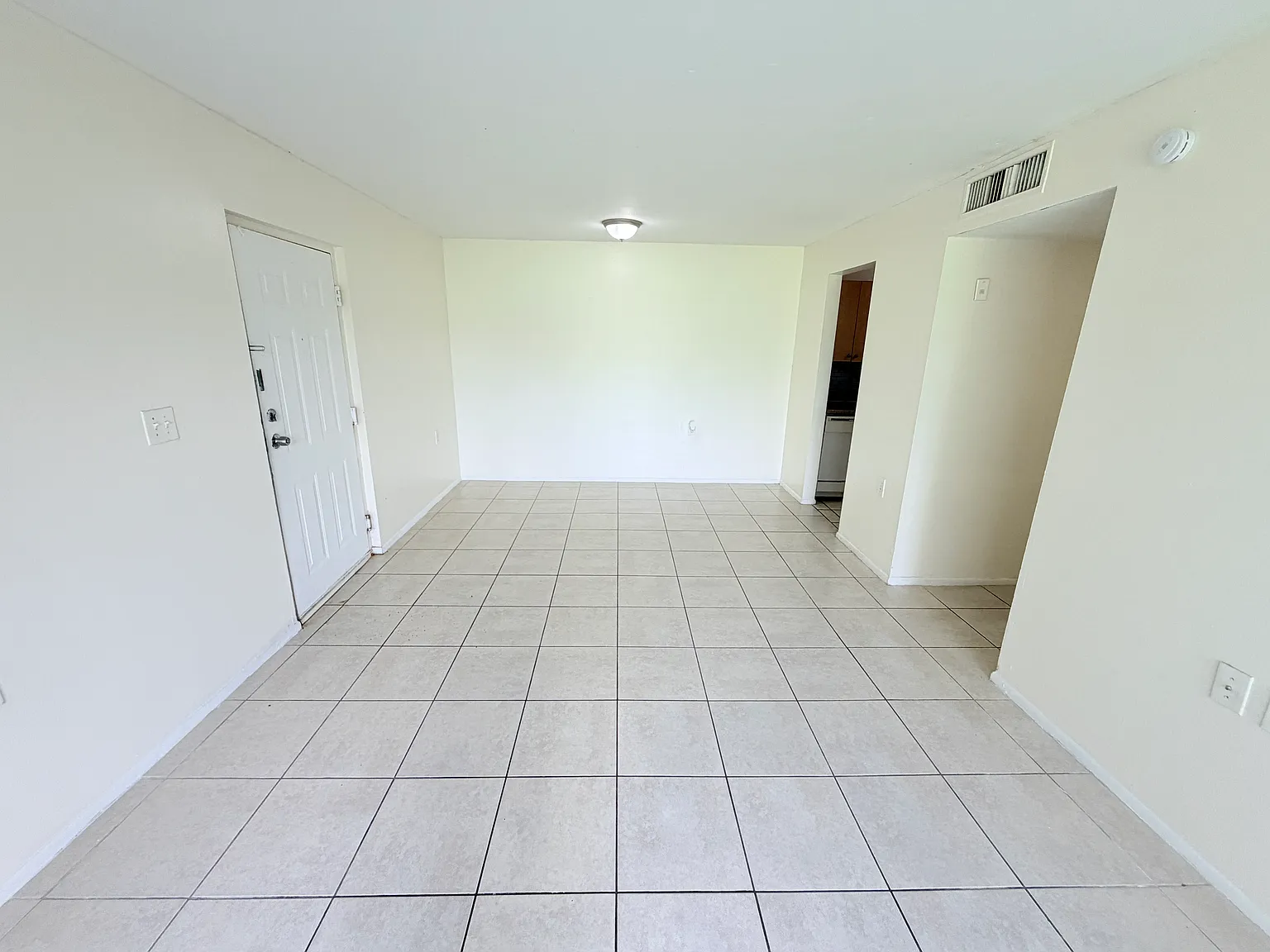 2 bed, 708 sqft, $1,600 — Photo 3