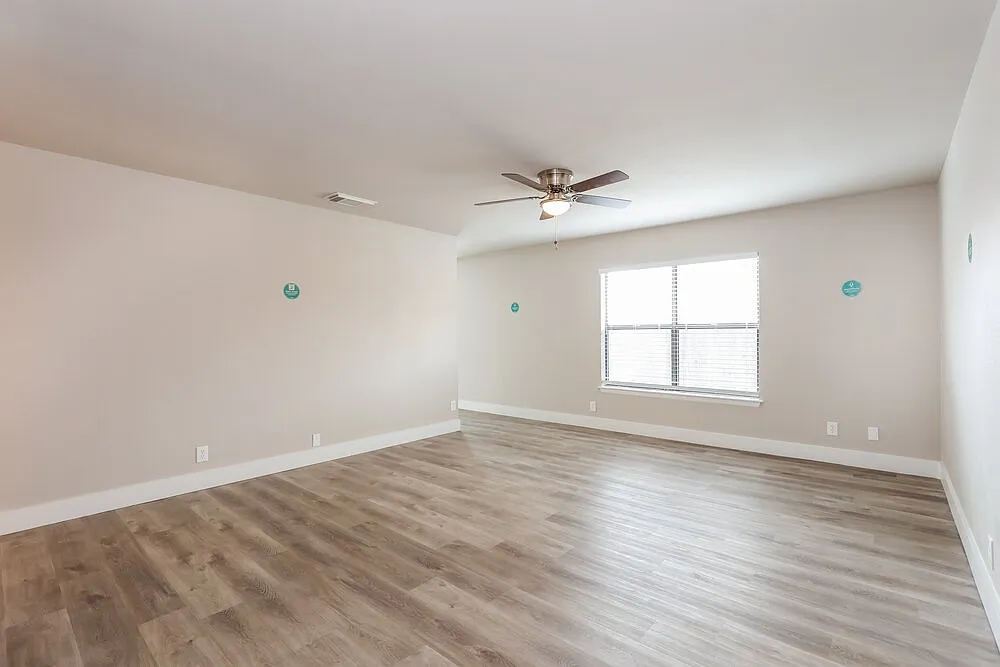 3 bed, 2.0 bath, 1640 sqft, $1,735 — Photo 3