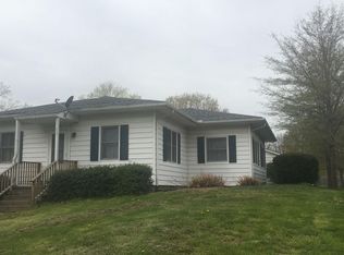 407 N Appleknocker St, Cobden, IL 62920