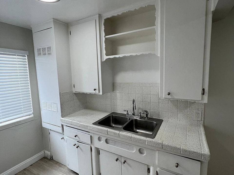 1st image of 943 E 108th St #Ask