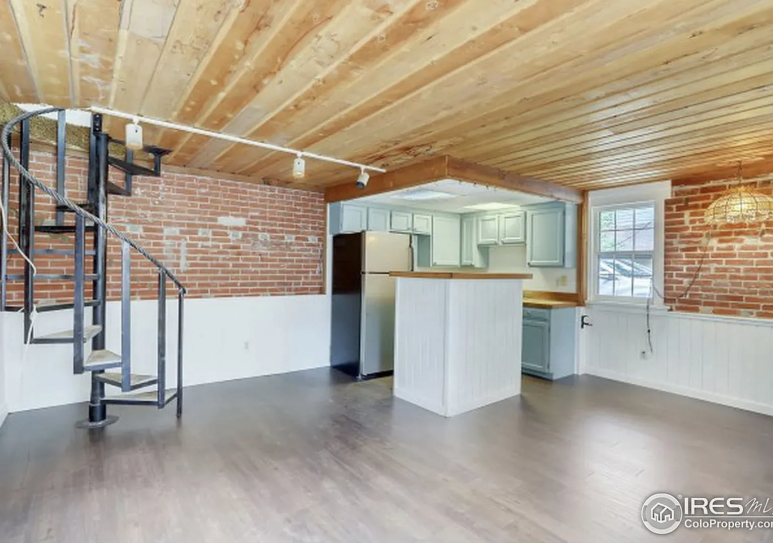 Charming Historic Carriage Home Steps from Pearl Street - Boulder Living at Its Finest! — Photo 3