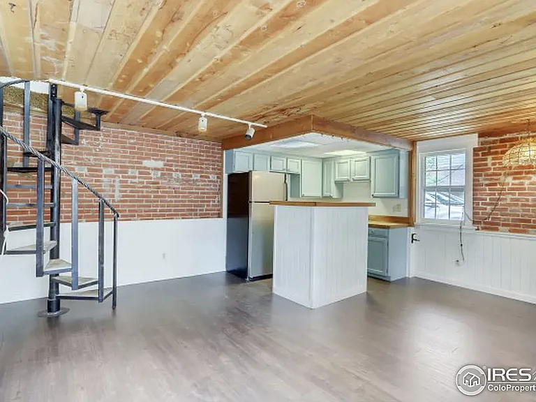 919 Spruce St — Photo 3