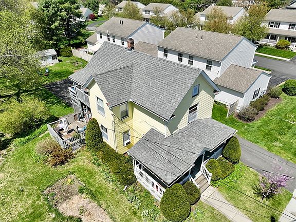 4th image of 264 Davis St