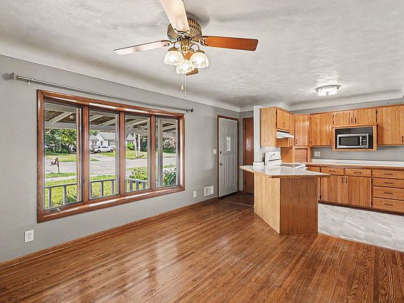 2nd image of 2842 Lexington Ave S