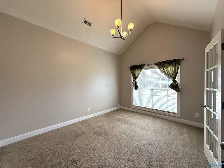 225 Pennsylvania Ave — Photo 4